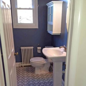 Detailed Full Bathroom - Move-out cleaning